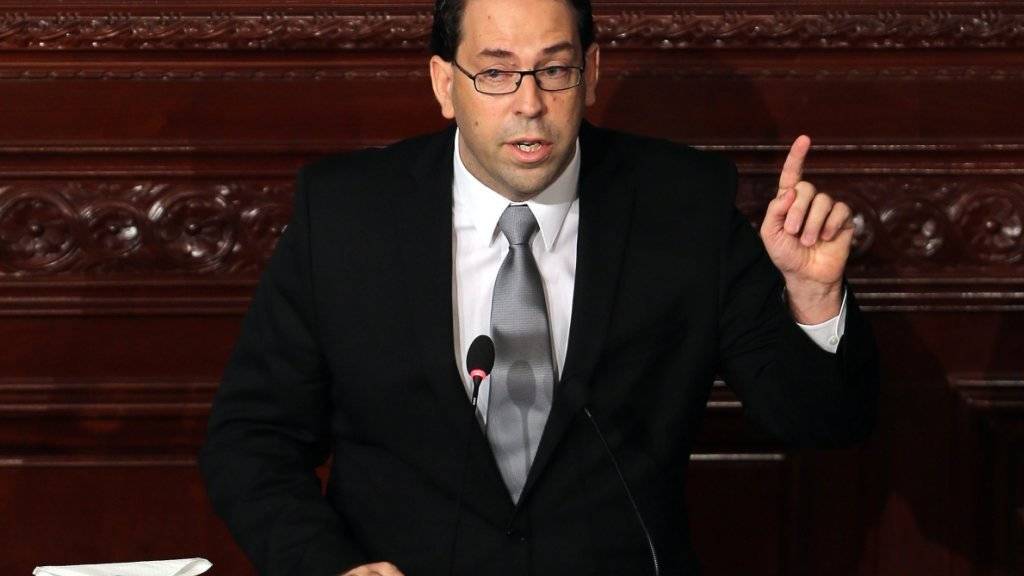 Der neue Regierungschef Tunesiens, Youssef Chahed, wendet sich an das Parlament, das ihm am Freitag das Vertrauen ausgesprochen hat.