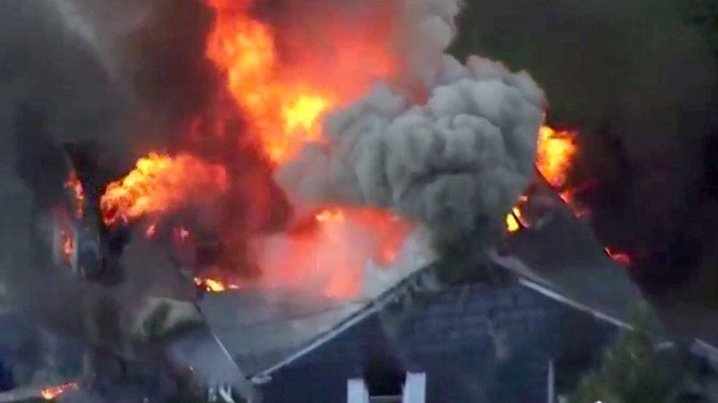 Eine Serie von Gasexplosionen in der US-Stadt Lawrence bei Boston zerstörte mehrere Häuser.