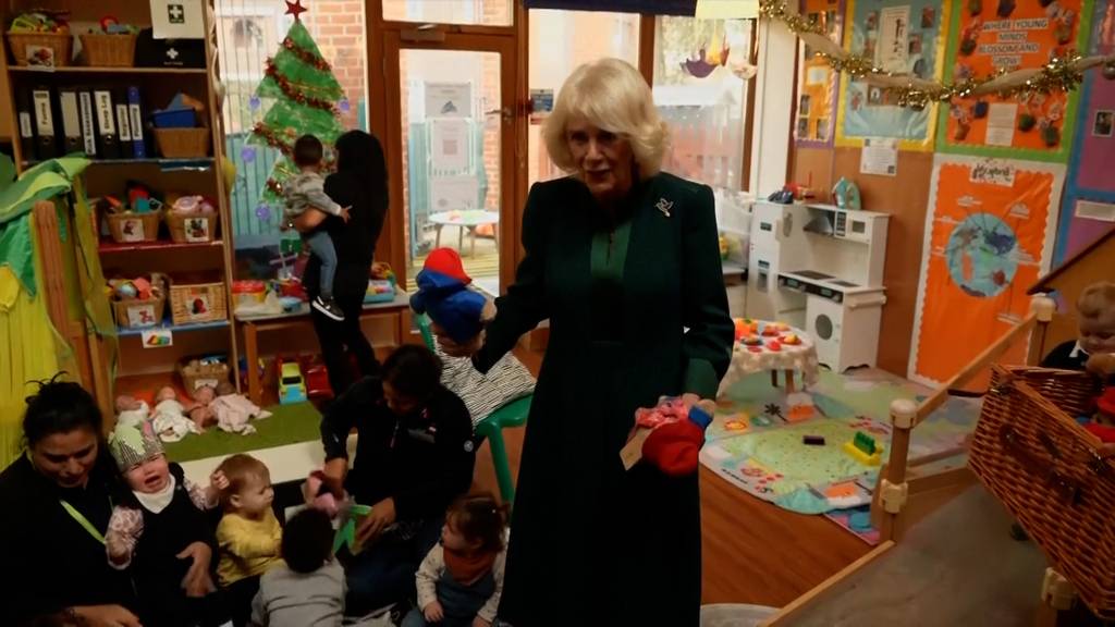 Camilla spendet 1000 Paddington-Bären an bedürftige Kinder