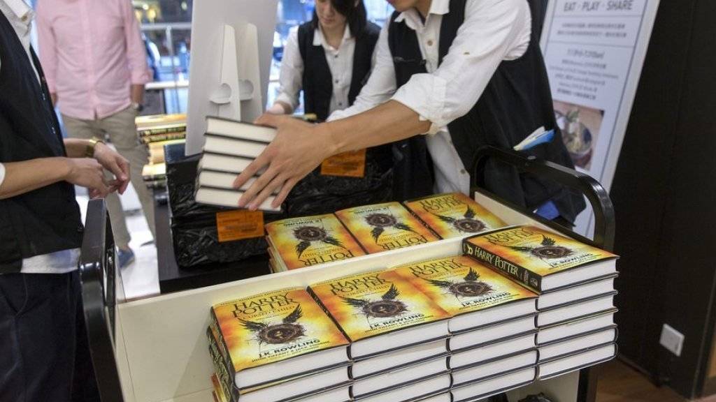 Wird vermutlich das erfolgreichste Buch des Jahres: J.K. Rowlings «Harry Potter and the Cursed Child», das am 24. September auf Deutsch erscheinen wird.