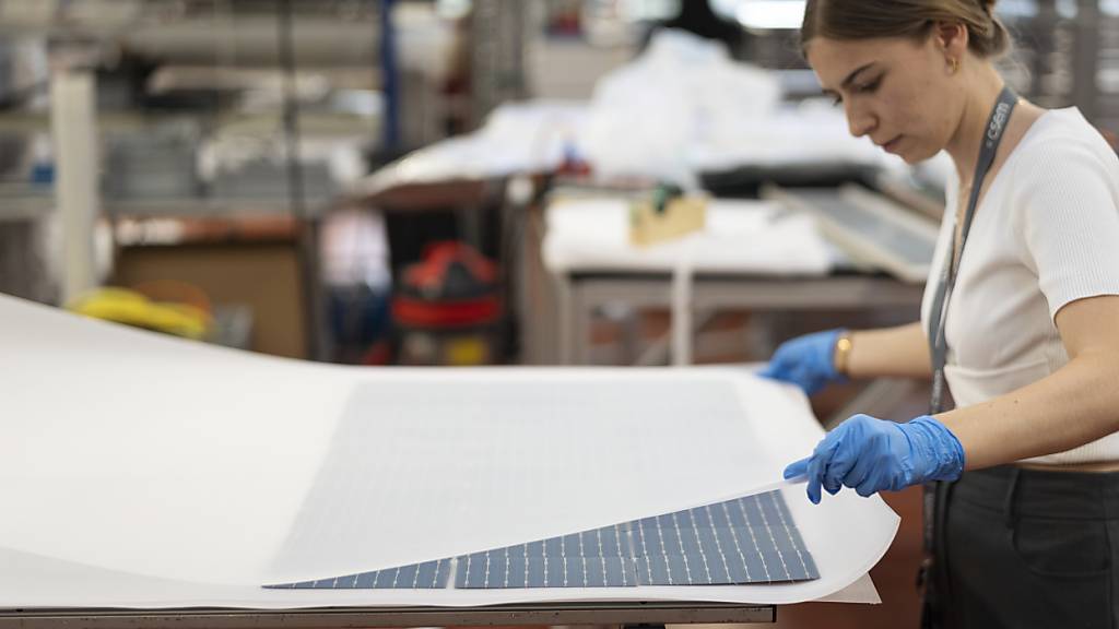 Blick ins Labor für Photovoltaikmodule des CSEM in Neuenburg. (Archivaufnahme)