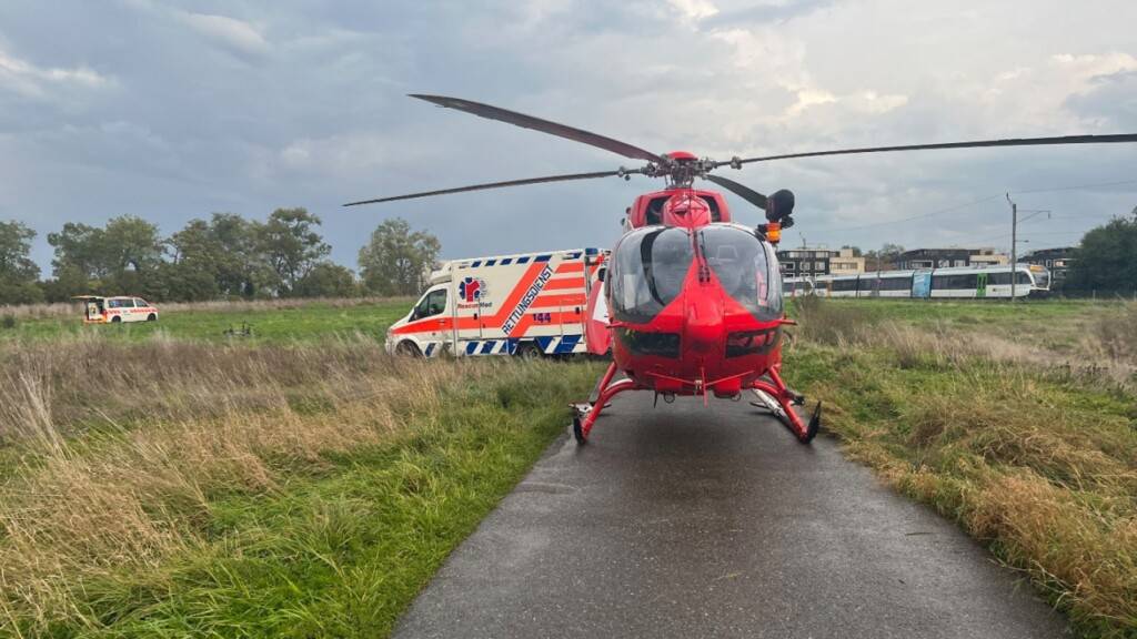 Der Verunfallte ist mit einem Helikopter ins Spital geflogen worden.