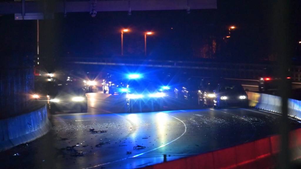 Vier Autos stossen auf A6 in Muri bei Bern zusammen – vier Personen verletzt