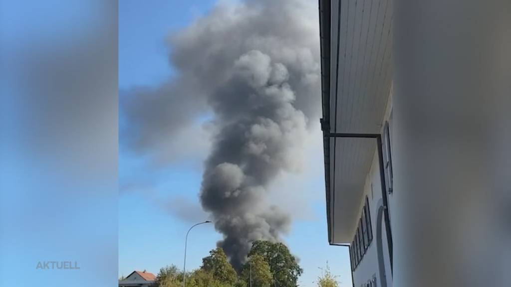 Grossbrand: In Bellach brennt ein Firmengebäude lichterloh – eine Person wird vermisst