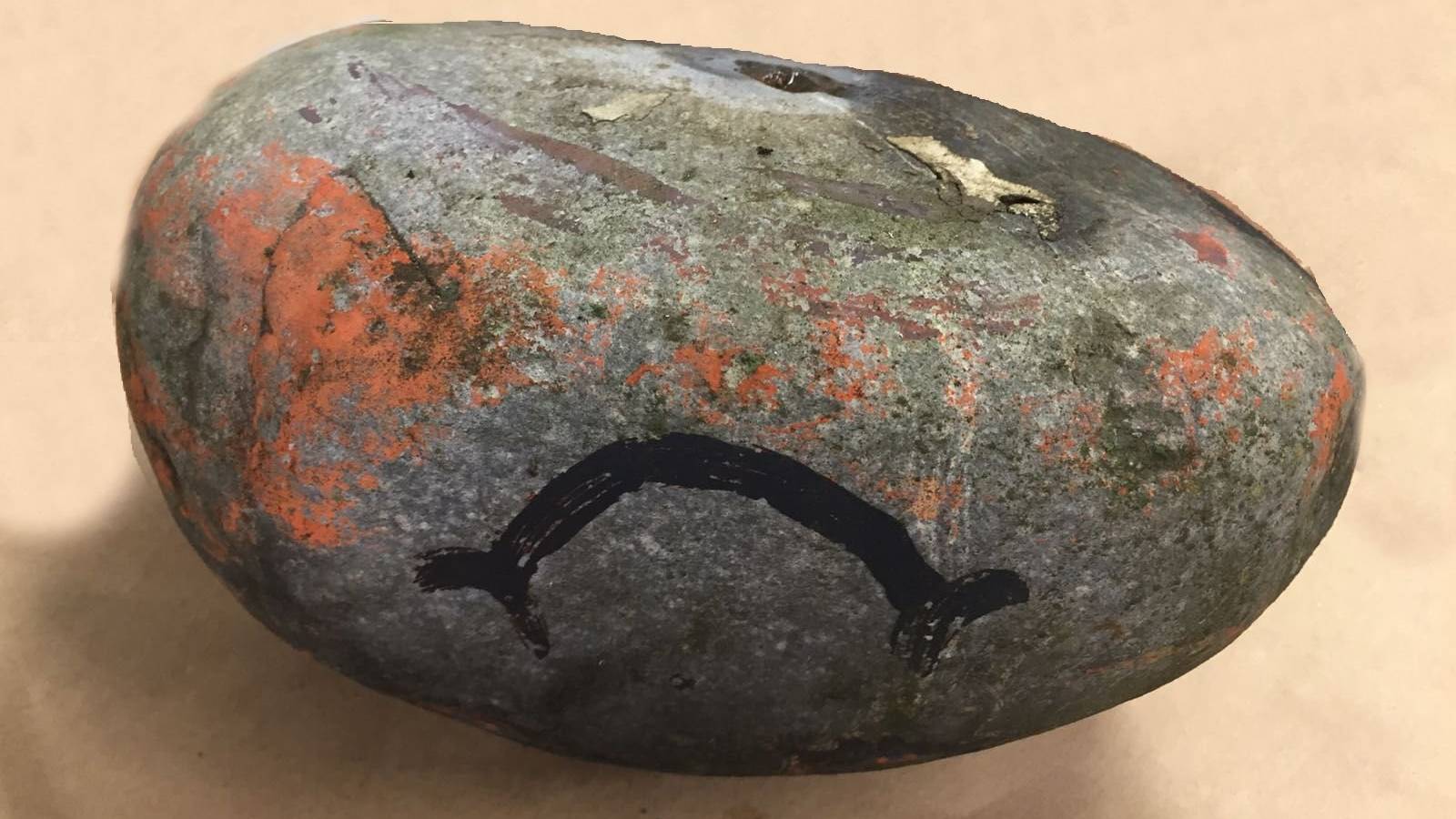 Hinweise zur Herkunft des Steins sind von der Polizei erwünscht.