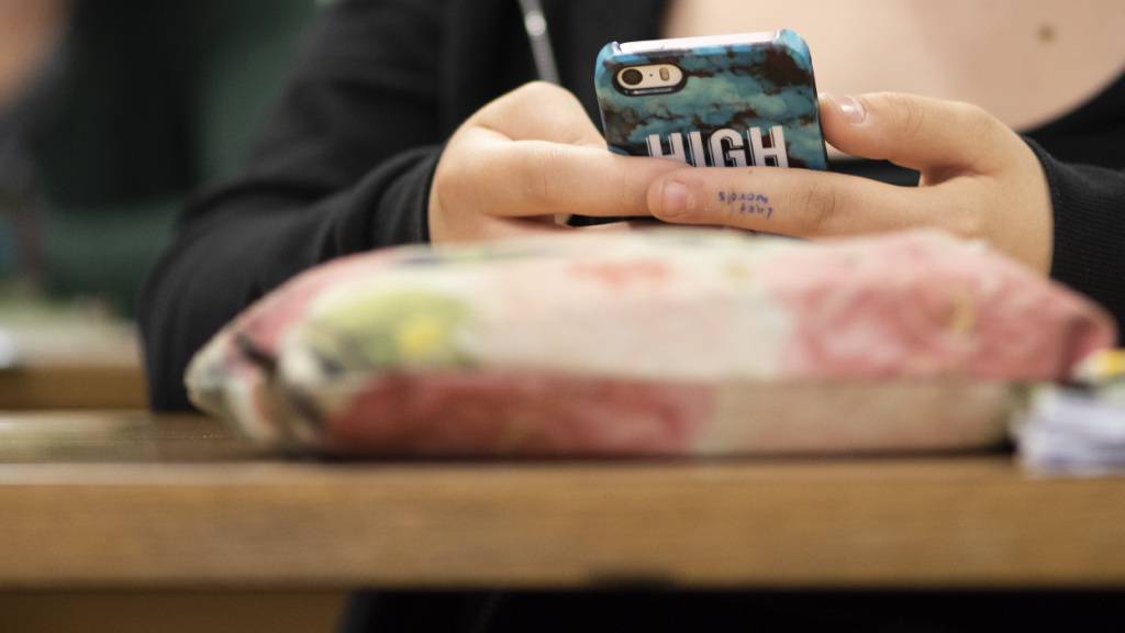 Urner Landrat will Umgang mit Smartphones an Schulen prüfen