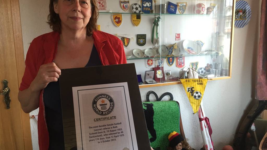 Ruth Schmid und ihr offizielles Guinness-Weltrekord-Zertifikat: «Ich freue mich riesig darüber.»