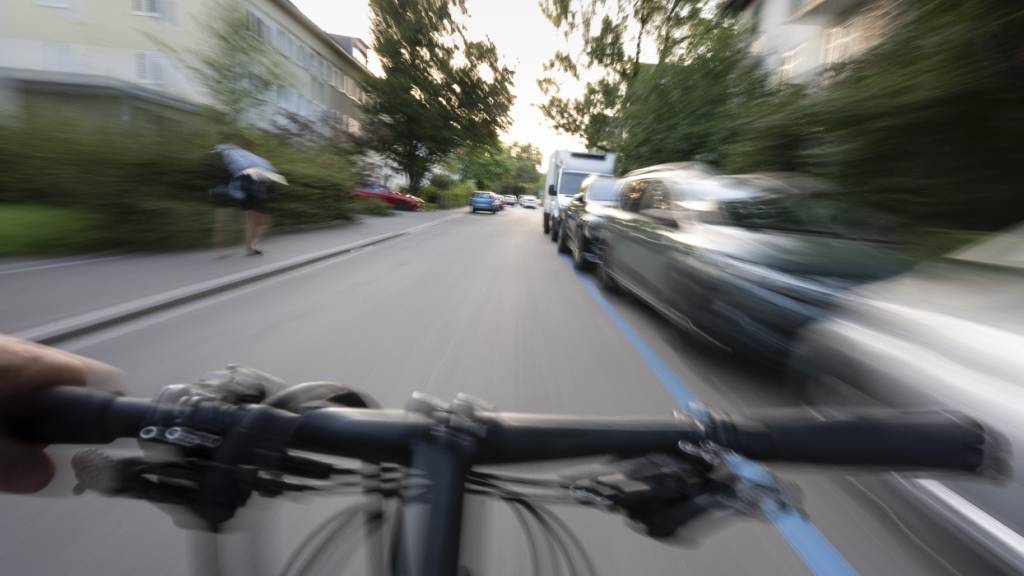 Der Velofahrer war mit einer Kamera ausgestattet und filmte den Unfallhergang. (Symbolbild)
