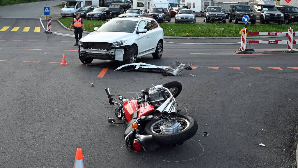 Schwerverletzter Motorradfahrer und Selbstunfall auf Alkohol und Drogen