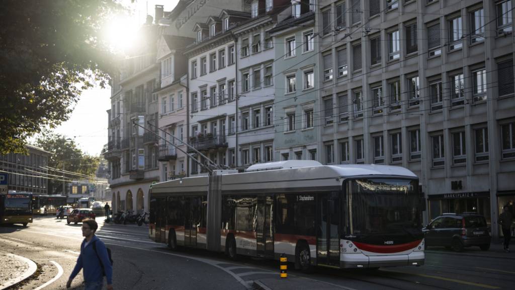 In der Stadt St. Gallen verschwinden oberirdische Parkplätze zunehmend. (Archivbild)