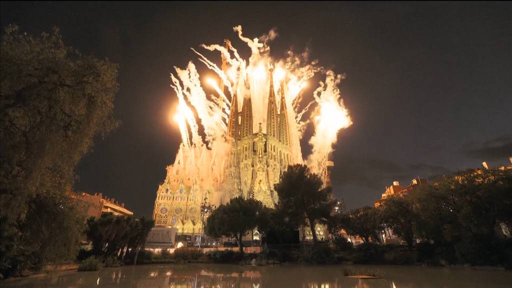 Barcelona feiert Papst-Messe in der Sagrada Família mit viel Feuerwerk