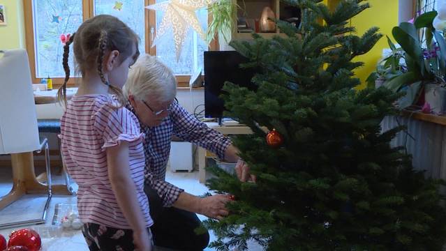 Zu Gast bei der Weihnachtfeier einer 13-köpfigen Grossfamilie