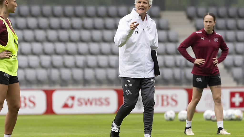 Trainerin Pia Sundhage steht mit dem Nationalteam der Frauen vor dem Abschluss der EM-Qualifikation