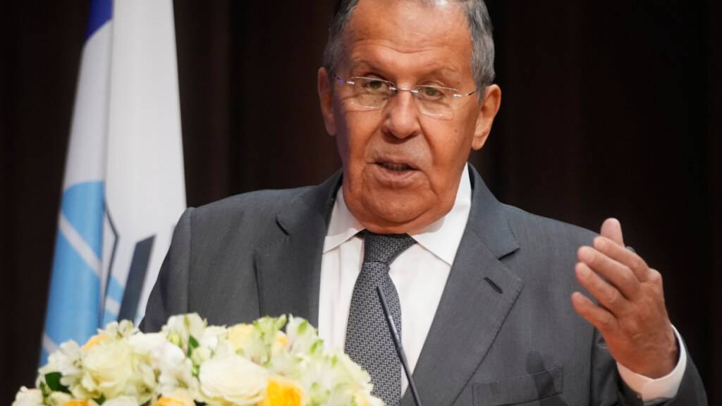 ARCHIV - Der russische Außenminister Sergej Lawrow hält in Moskau anlässlich des Schuljahresbeginns, der als «Tag des Wissens» bekannt ist, eine Rede vor Studierenden der MGIMO (Staatliche Moskauer Universität für Internationale Beziehungen). Foto: Pavel Bednyakov/AP/dpa