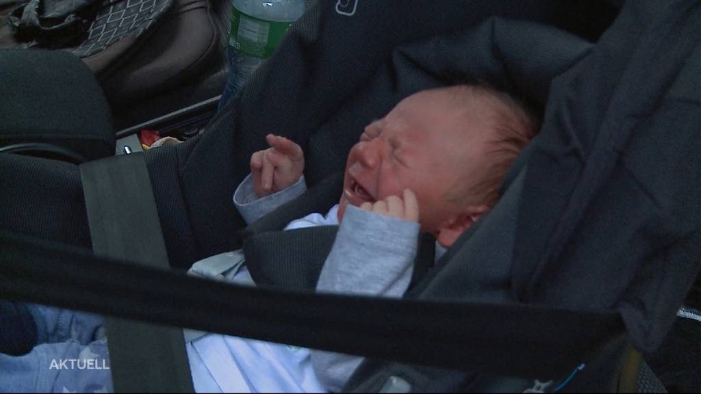 So reagieren Passanten am Besten auf Kinder in geschlossenen Autos