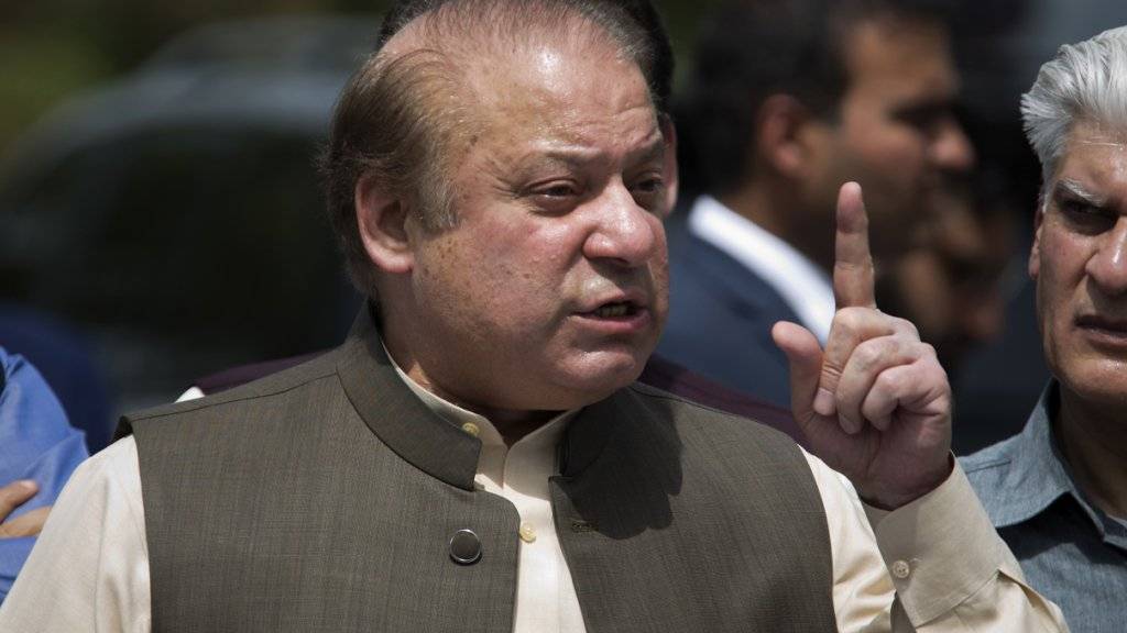 Pakistans Ex-Premierminister Nawaz Sharif ist bei seiner Ankunft am Freitag in Pakistan aufgrund von Korruptionsvorwürfen festgenommen und in Untersuchungshaft gesteckt worden. (Archivbild)