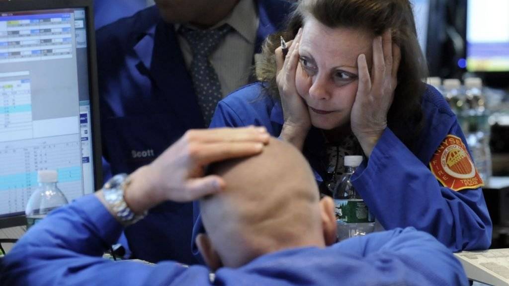 Geht es mit den Kursen in den nächsten Wochen aufwärts?  Zwei Börsenhändler an der New York Stock Exchange (Archivbild).