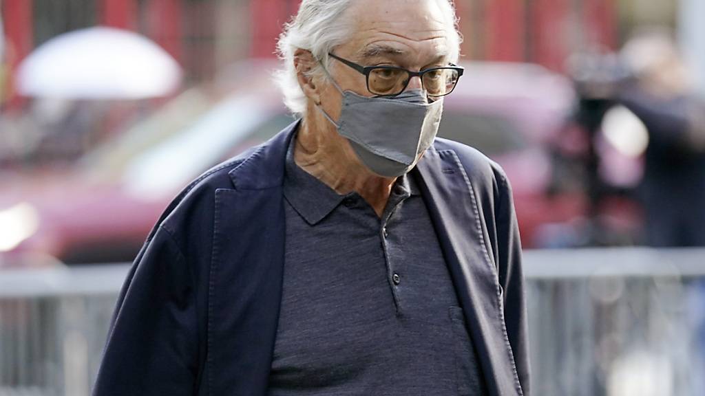ARCHIV - Schauspieler Robert De Niro kommt an einem Gericht in New York an. Foto: Seth Wenig/AP