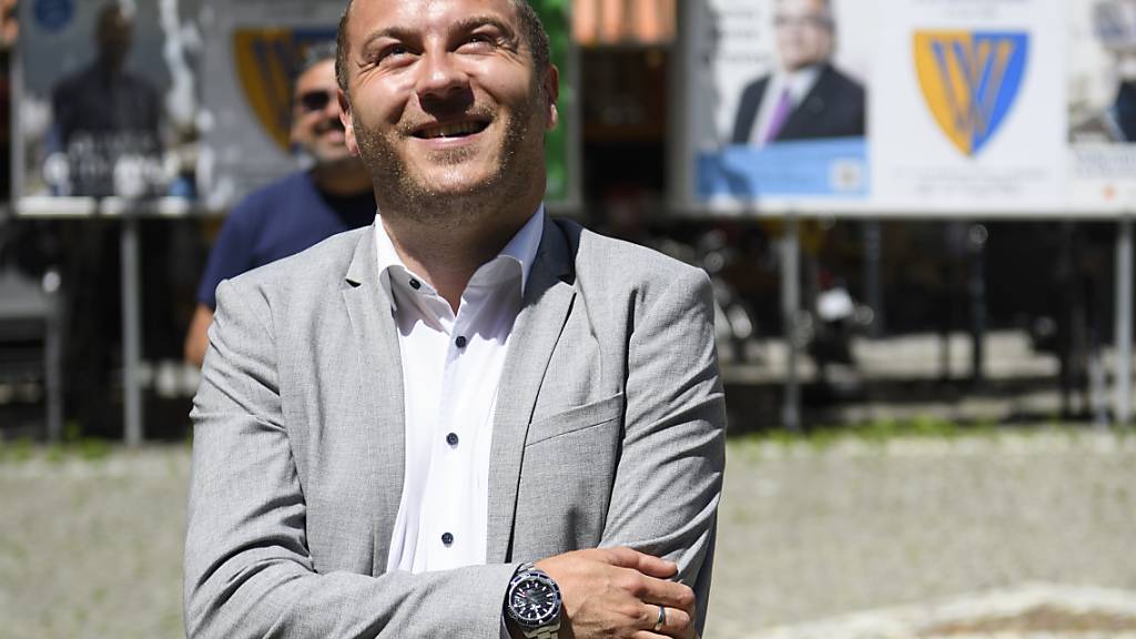 Der FDP-Kandidat Valentin Groslimond (Entente Veveysanne) erhielt bei der Ersatzwahl für den Stadtrat in Vevey am meisten Stimmen.