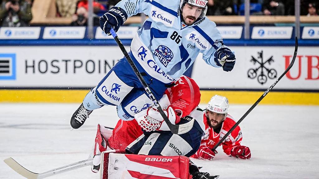 Mit erstaunlich viel Energie in die Halbfinals: die Straubing Tigers mit Skyler McKenzie