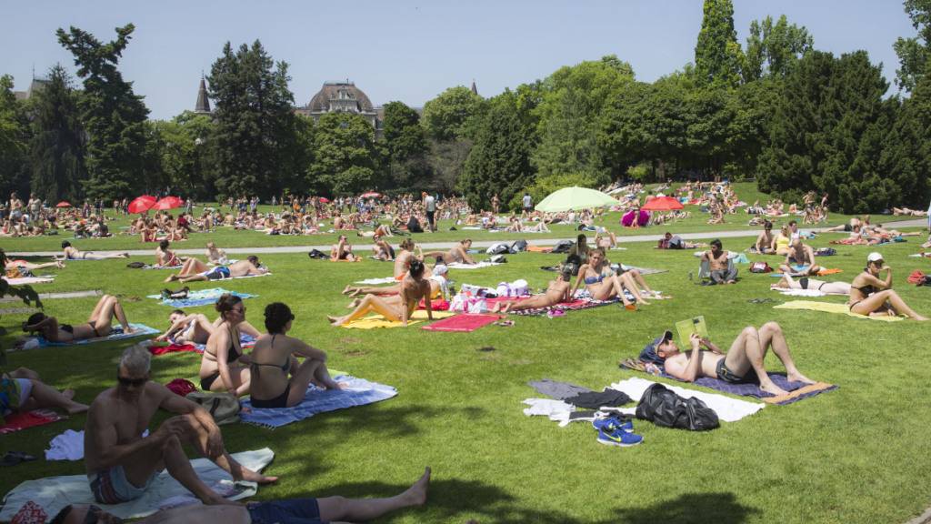Winterthur setzt in diesem Sommer auf Gratis-Sonnencrème als Prävention gegen Hautkrebs. In Zürich scheiterte ein Vorstoss zum Thema im Parlament knapp. (Symbolbild)