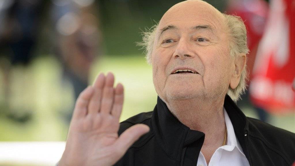 FIFA-Präsident Sepp Blatter will seinen Posten noch nicht räumen (Archiv)