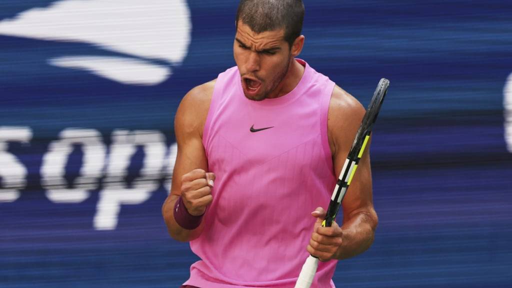 Auch mit neuem Kurzhaarschnitt ämpferisch und spielstark wie eh und je Carlos Alcaraz steht am US Open in den Viertelfinals