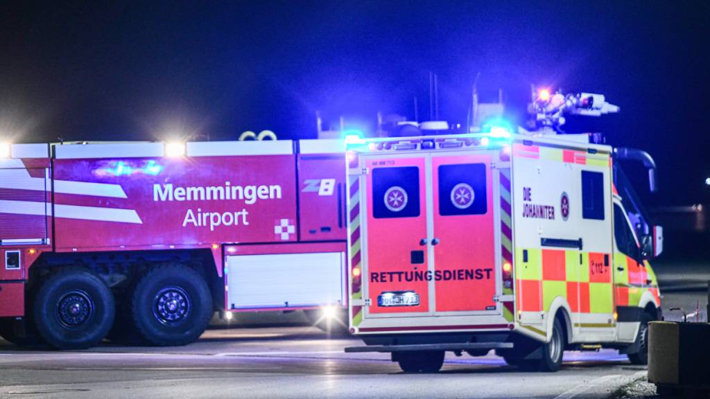 Eine Passagiermaschine war laut Polizei in Turbulenzen geraten und musste in Bayern eine Sicherheitslandung machen.