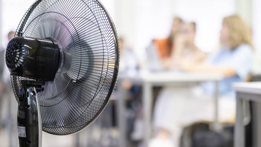 Mit Sofortmassnahmen wie mobilen Lüftungsgeräten konnte die Schadstoffbelastung an der Kanti Willisau reduziert werden. (Symbolbild)