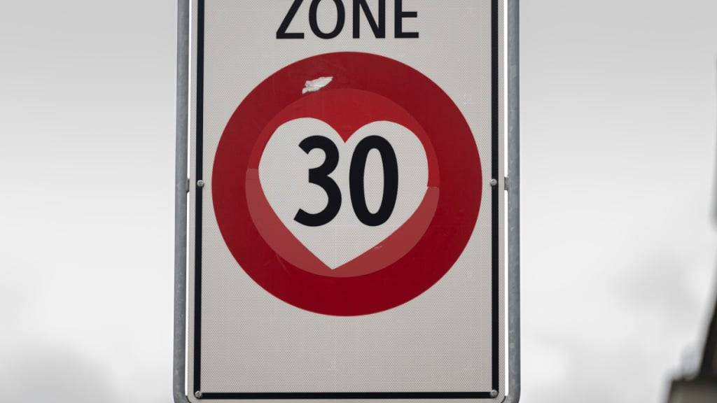 Die Stadt Zürich zieht gegen den Kanton vor Bundesgericht. Auslöser ist eine Regelung zu Tempo-30-Zonen. (Symbolbild)