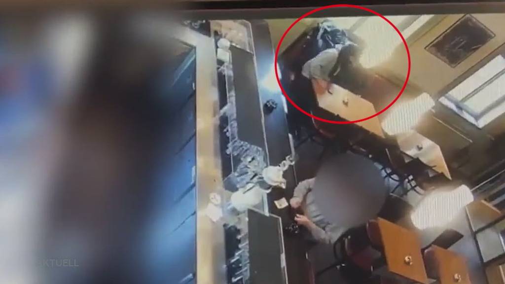 Vor Gericht: Serviertochter verweist knutschendes Lesbenpaar aus Bar