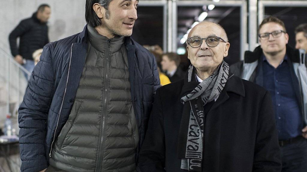 Schaffhausen-Trainer Murat Yakin (links) blickt dem Ligaerhalt zuversichtlich entgegen