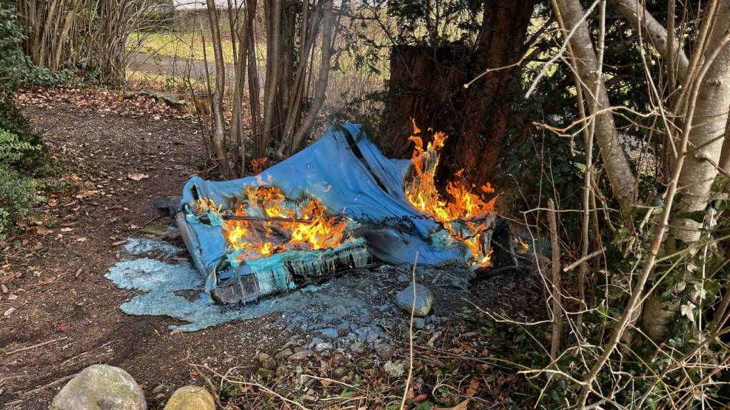 Am vergangenen Wochenende wurde in Kriens ein WC-Häuschen angezündet. Es brannte komplett nieder.