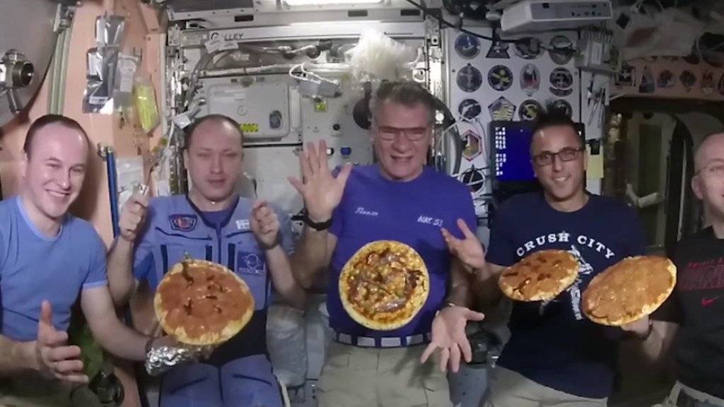 Eine Sojus-Kapsel mit den Raumfahrern setzte planmässig in der Steppe von Kasachstan auf. Auf der ISS-Raumstation wurde auch Pizza gebacken. (Archivbild)
