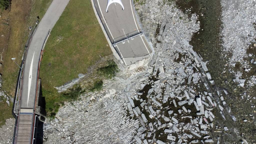 Startschuss für eine neue Visletto-Brücke im Maggiatal: Am Montag haben die Bauarbeiten für die neue Brücke über die Maggia begonnen. Die ursprüngliche Brücke wurde beim Unwetter im Juni 2024 zerstört.