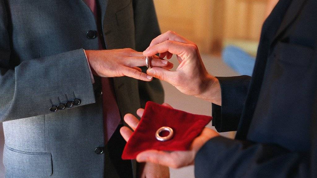 Gleich drei Männer haben sich in Kolumbien das Ja-Wort gegeben: Es ist die erste Dreier-Ehe, die im südamerikanischen Land geschlossen wurde. (Symbolbild)