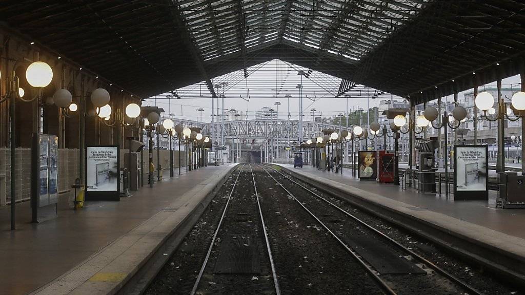 Leere Perrons: In Frankreich streiken die Bahnmitarbeiter weiter. Die Regierung kündigte eine harte Haltung ihnen gegenüber an. (Archiv)