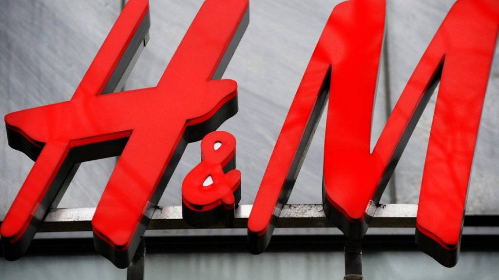 Der Modehändler H&M schliesst mehr Geschäfte und eröffnet weniger neue Läden.