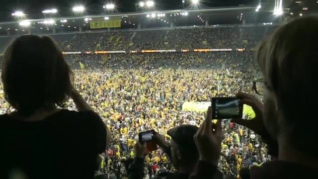 Young Boys sind Schweizermeister 2018: Die Fans feiern im Stade de Suisse