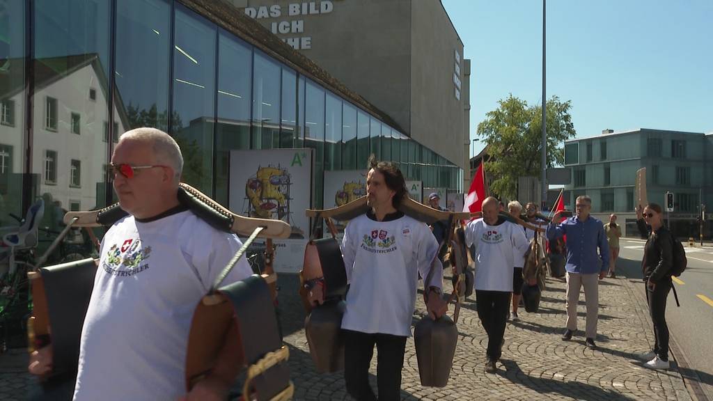 Masken-Demo: 100 Personen protestieren in Aarau gegen die Maskenpflicht an Schulen