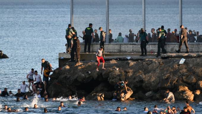 Tausende Migranten schwimmen zu spanischer Nordafrika-Exklave Ceuta