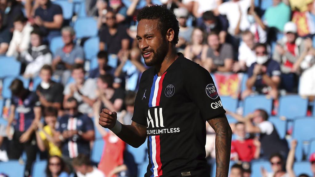 Neymar jubelt in Le Havre - und die Fans hinter ihm zum Teil auch.