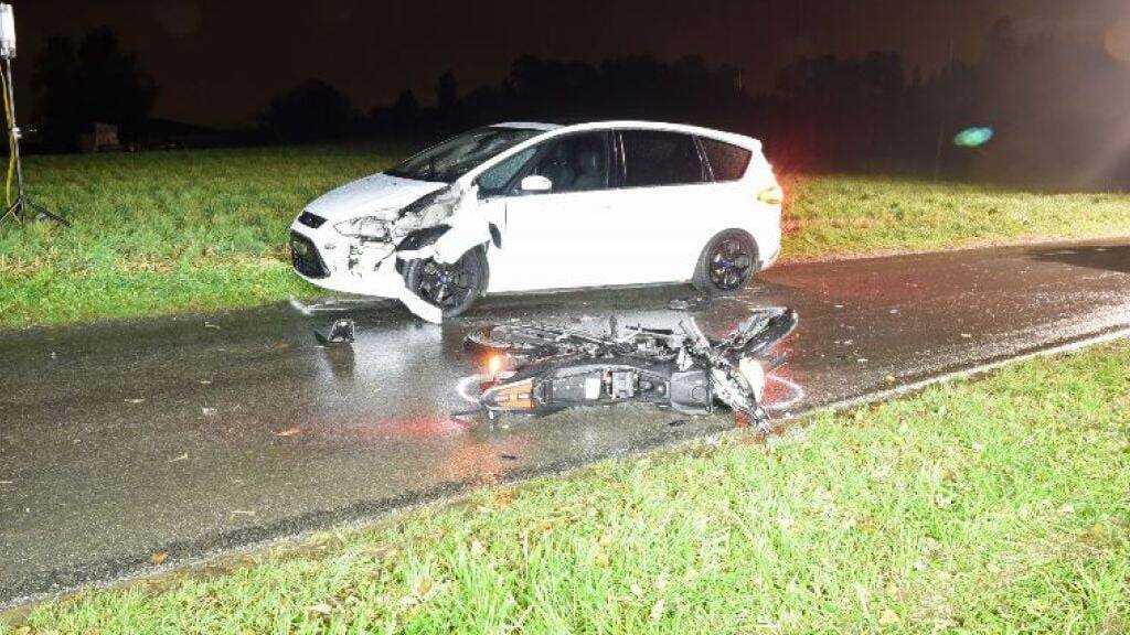 Der Motorradfahrer wurde beim Unfall erheblich verletzt.