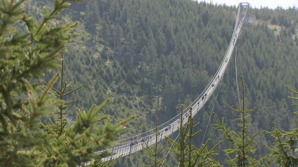 721 Meter: Hier steht die neu längste Fussgänger-Hängebrücke der Welt