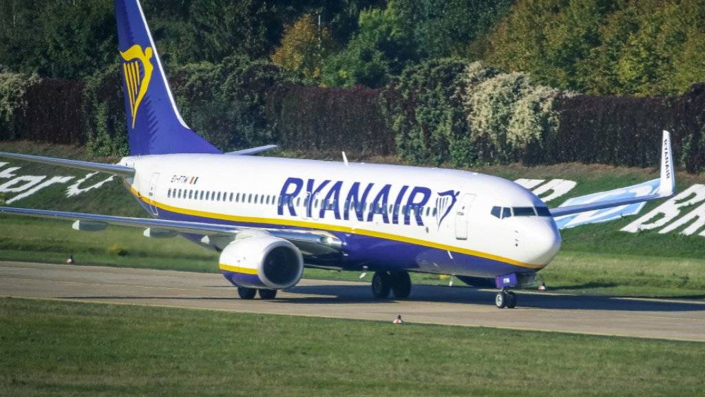 Beim Billigflieger Ryanair ist der Gewinn im Sinkflug. (Archiv)