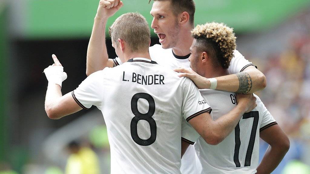 Deutschlands Fussballer feiern im Viertelfinal des Olympia-Turniers gegen Portugal einen ungefährdeten 4:0-Sieg