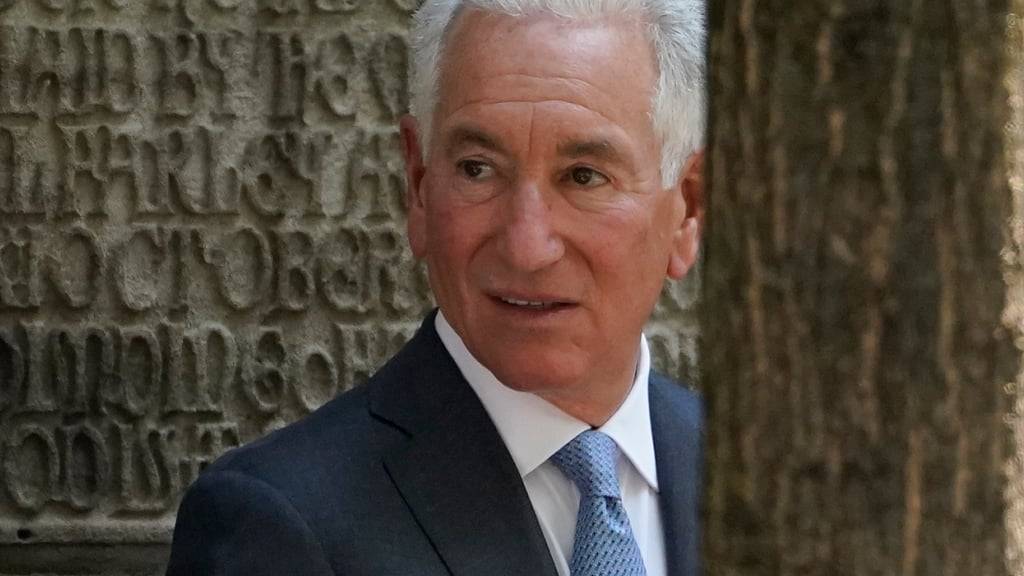 ARCHIV - Charles Kushner, Schwiegervater von Ivanka Trump, kommt zur Beerdigung von Ivana Trump. Foto: John Minchillo/={sum}#4=/AP/dpa