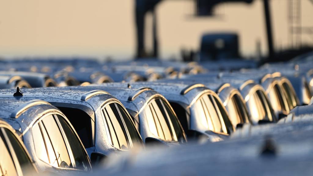 US-Zölle und harter Preiswettbewerb in China belasten die Autoindustrie. Eine Auswertung untersucht 15 globale Hersteller und sieht eine Schere zwischen der Entwicklung von Umsatz und Ergebnis. (Archivbild)