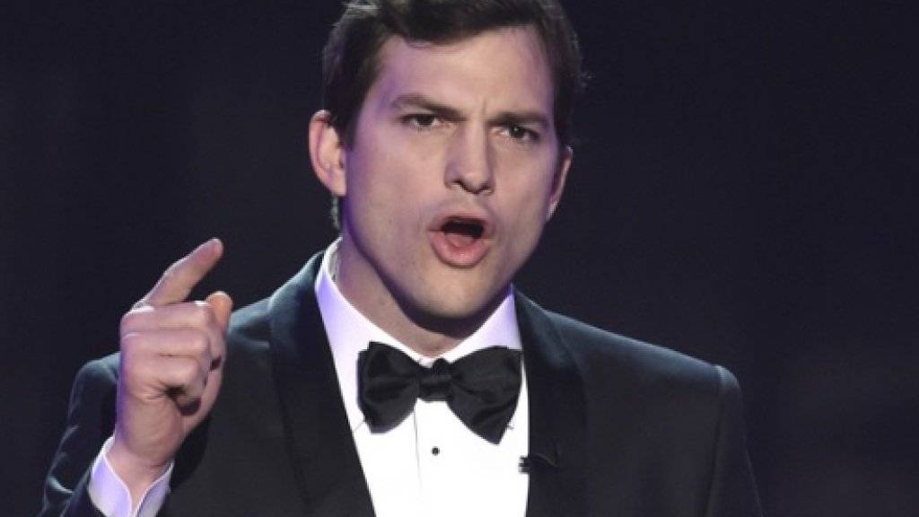 Moderator Ashton Kutcher eröffnete am 29. Januar 2017 die Übertragung der SAG-Awards, bei denen Hollywood-Grössen gegen Trumps Einreiseverbot für Muslime protestierten.