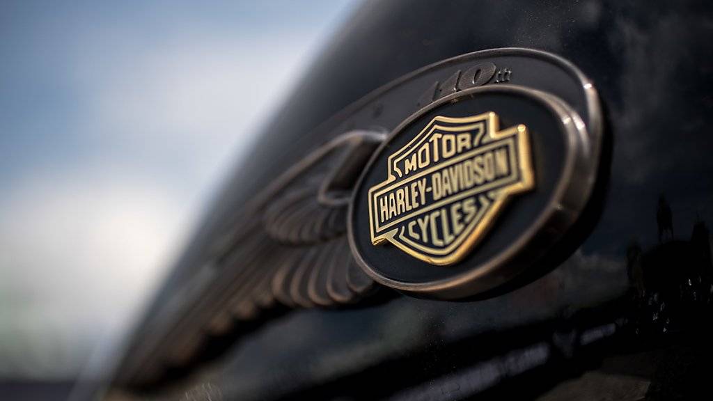 Beim amerikanischen Kult-Motorradbauer Harley-Davidson hat der Absatz im Sommerquartal trotz der Kritik von US-Präsident Donald Trump gebrummt. (Archiv)